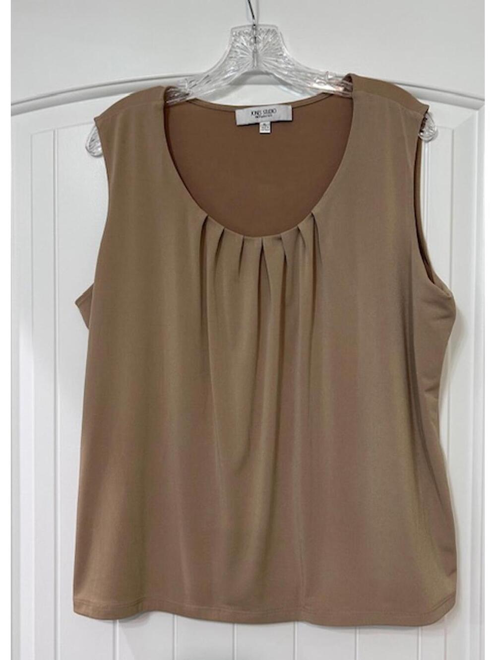 ✨ Jones New York Sleeveless Pleated Shell — XL — Camel Shimmer GUC